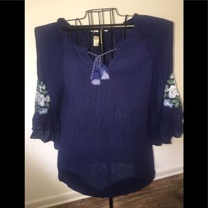 Vintage America size medium viscous embroidered 3/4 sleeves soft‎